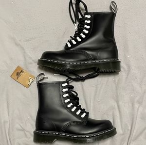 Dr. Martens 27300 boot with white eyelets women size 6 men's 5